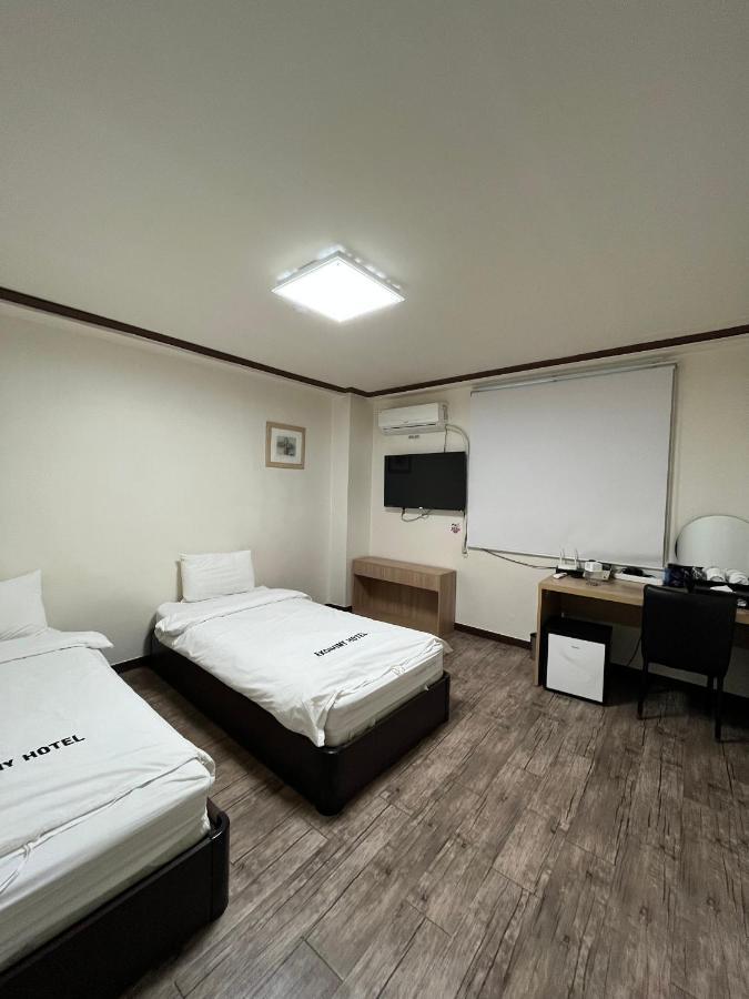 Ekonomy Hotel Mokpo Exterior foto